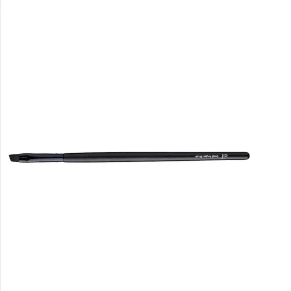 e.l.f. Small Angled Brush